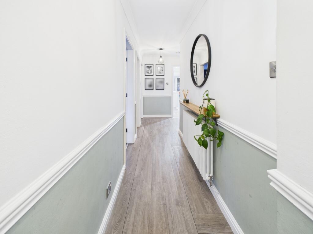 CAM02093G0-PR0067-STILL028