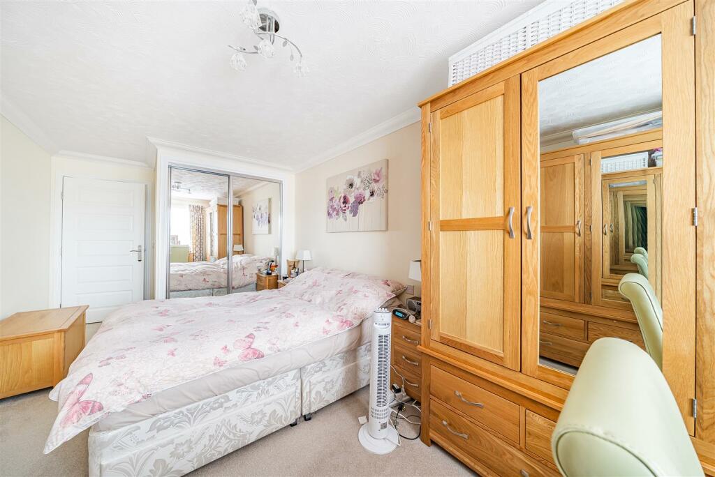 Bedroom One (2).jpg