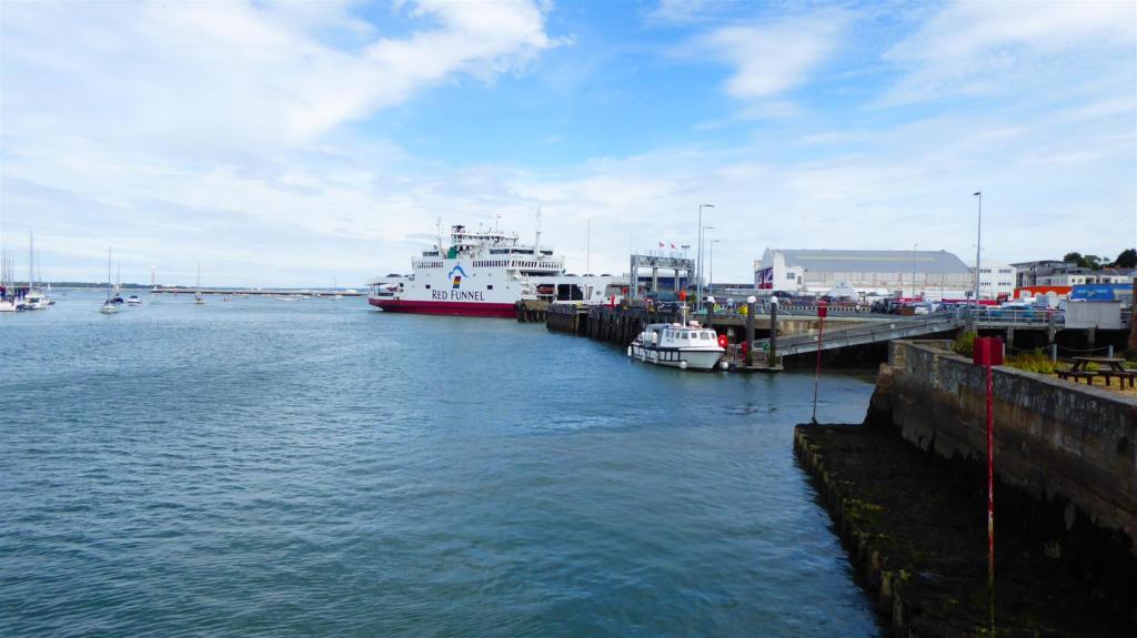 cowes-floating-bridge.jpg