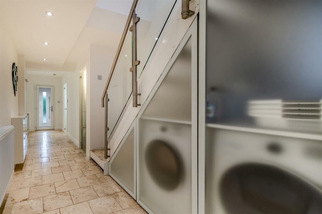 8526847-interior24.jpg