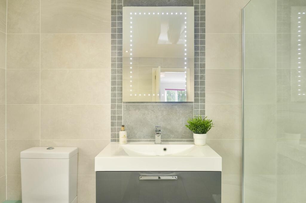 Master ensuite 