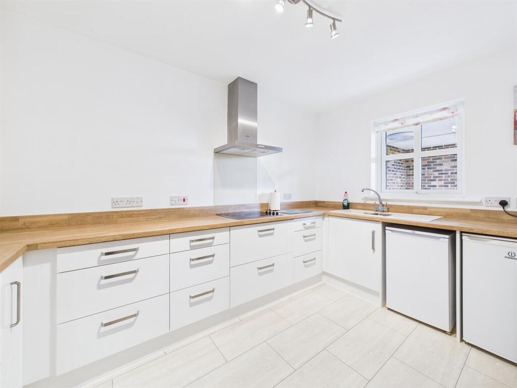 Kitchen: