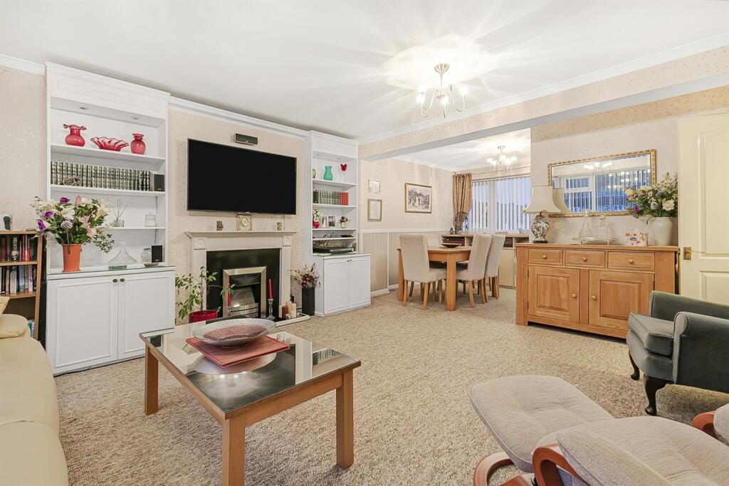 Lounge/Dining Room