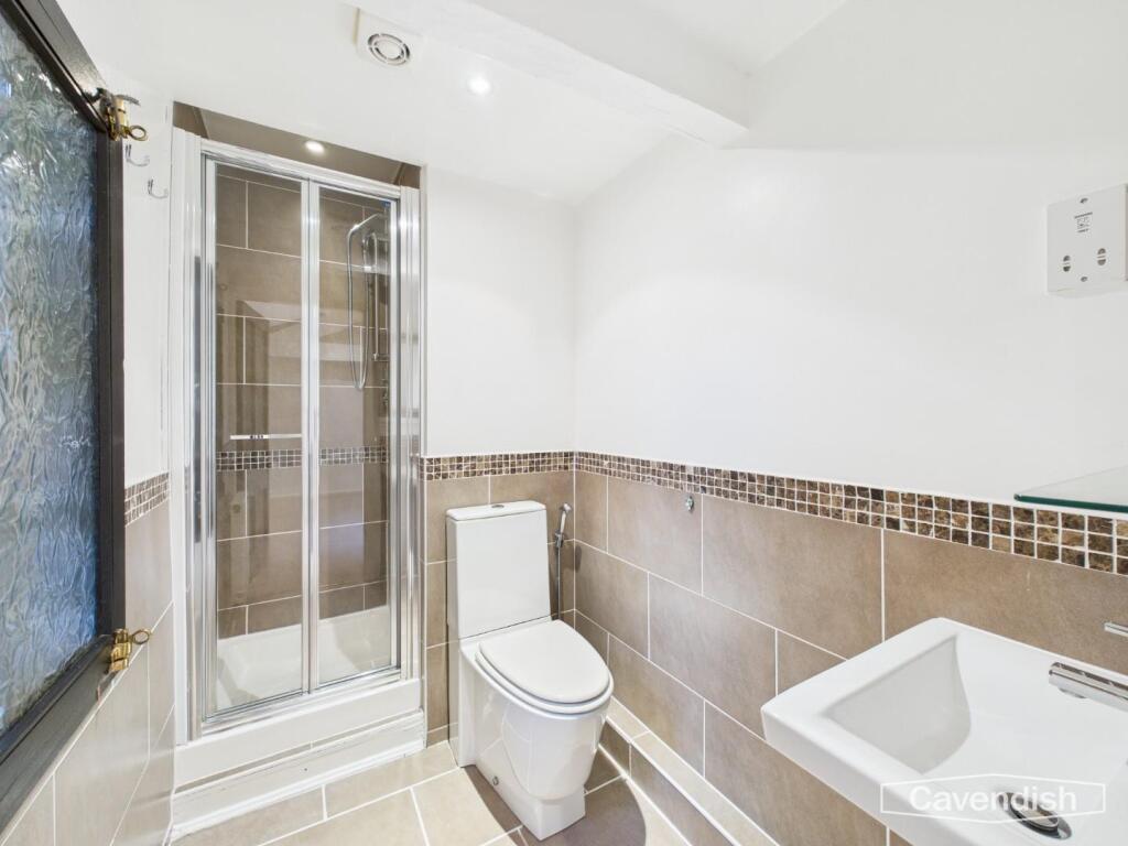 EN-SUITE SHOWER ROOM