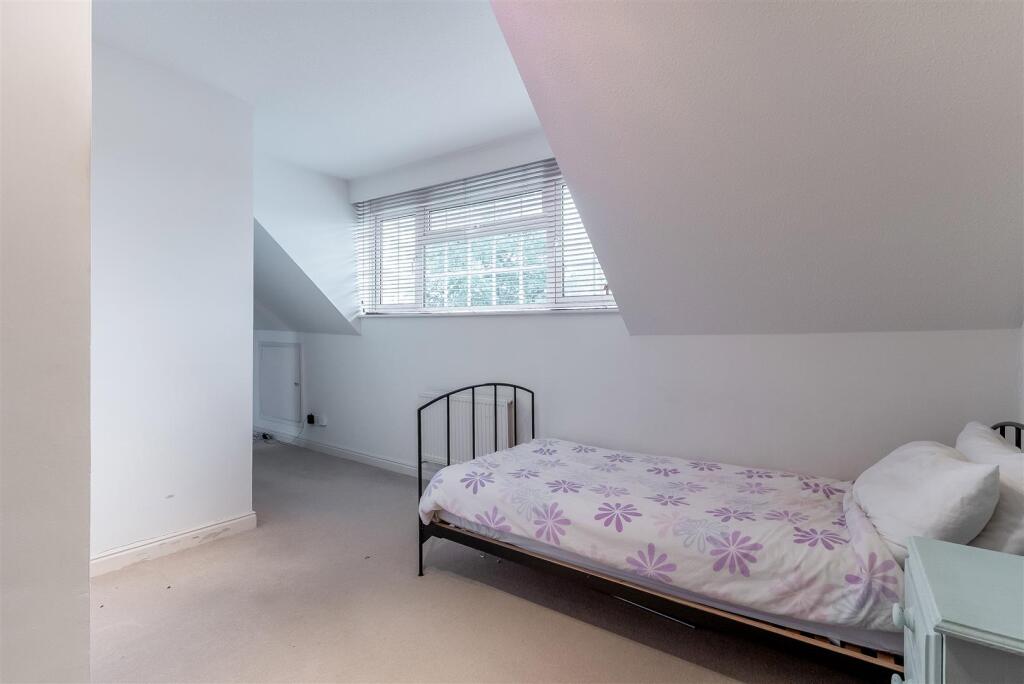 bedroom 4.jpg