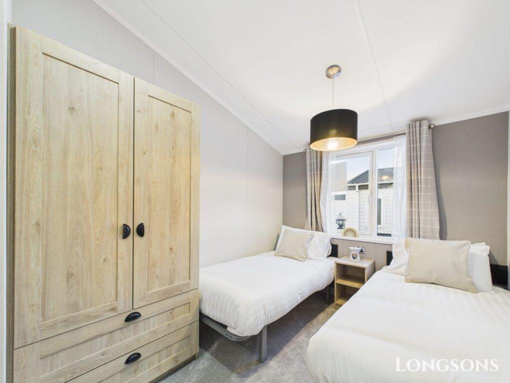 Cam02173g0 Pr0277 Still074