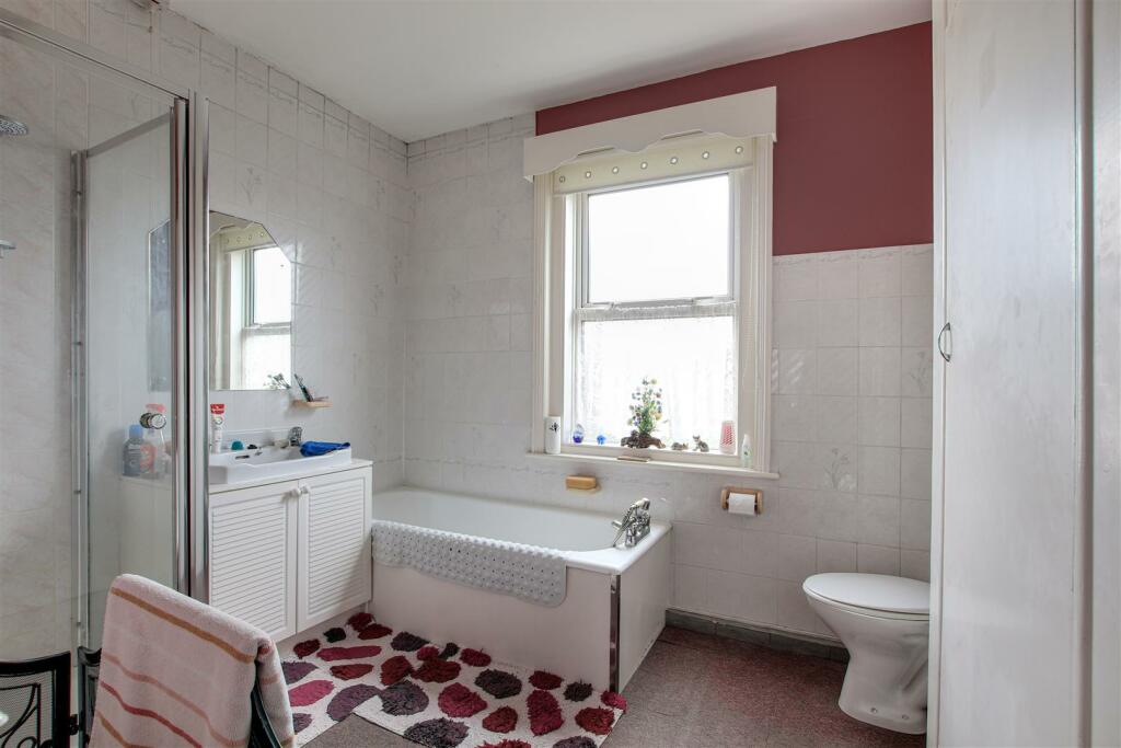 Bathroom.jpg