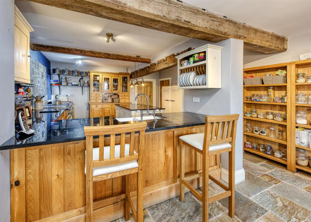 The Grove-kitchen4.jpg
