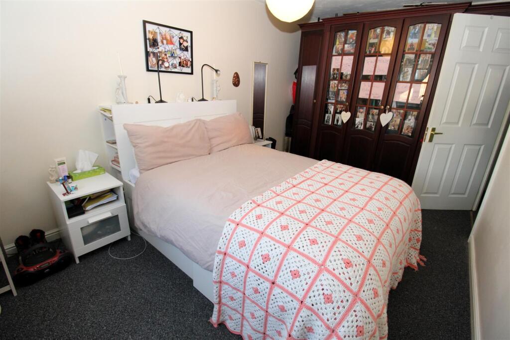 Bed 1(1).JPG