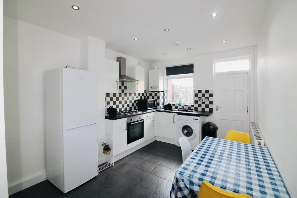 Kitchen/Dining Area