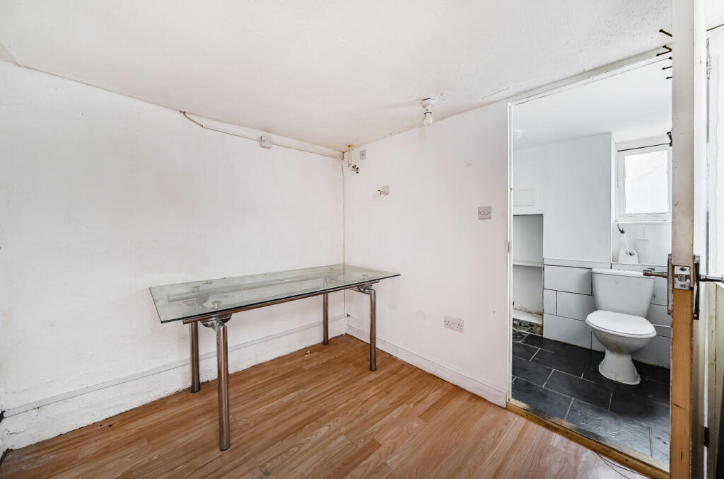 1384880-3-692daea...