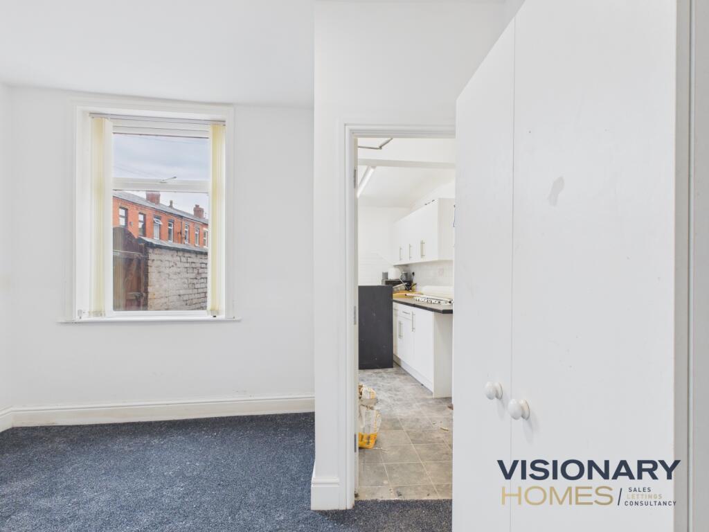 CAM03522G0-PR0219-STILL007