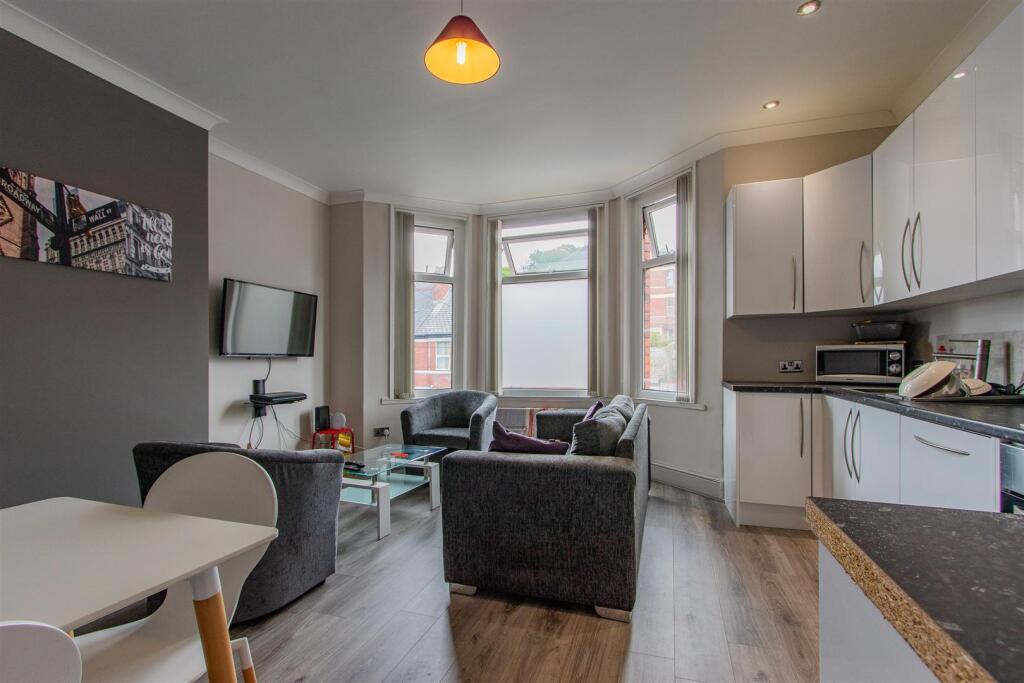 Bryngwyn Road US Lounge Kitchen (2).jpg