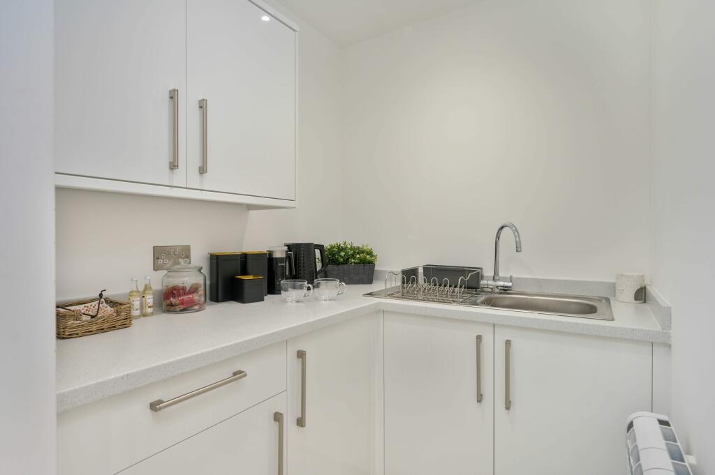 Salon kitchen 