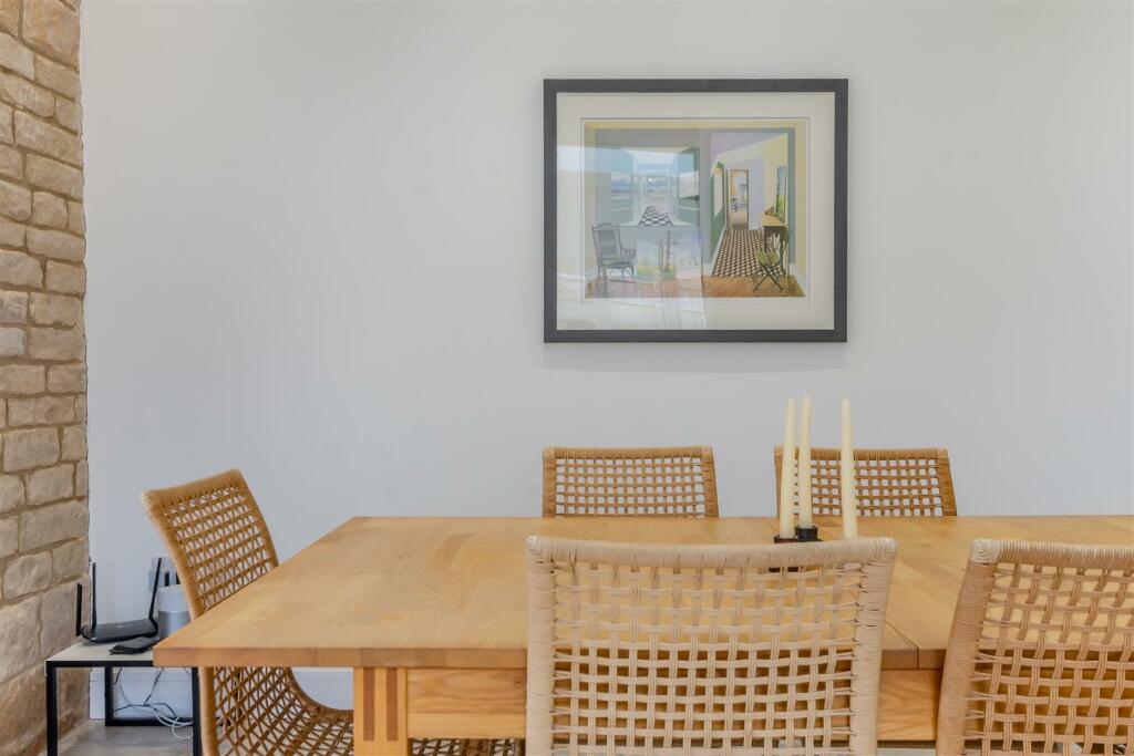 8583926-interior36.jpg