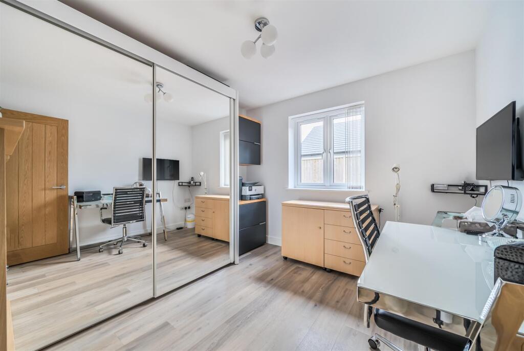 8- 1384609-6-69247f77704fd.jpg