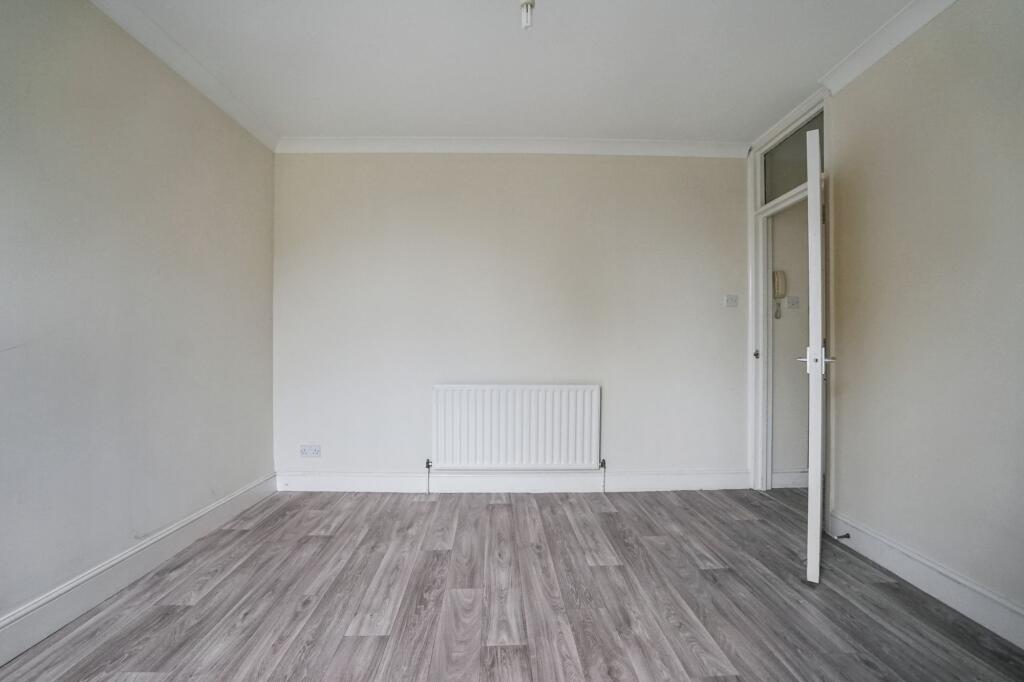 Flat C, 57 Queens Road, Tunbridge Wells, Kent TN4 9NA