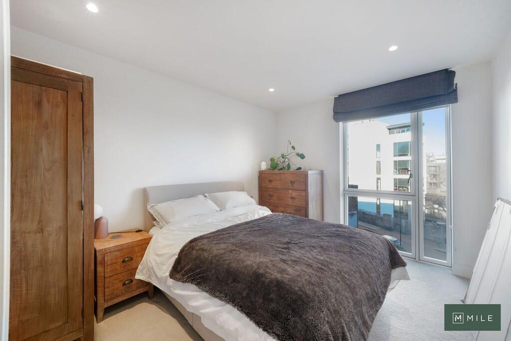 Apartment 26, Nau...