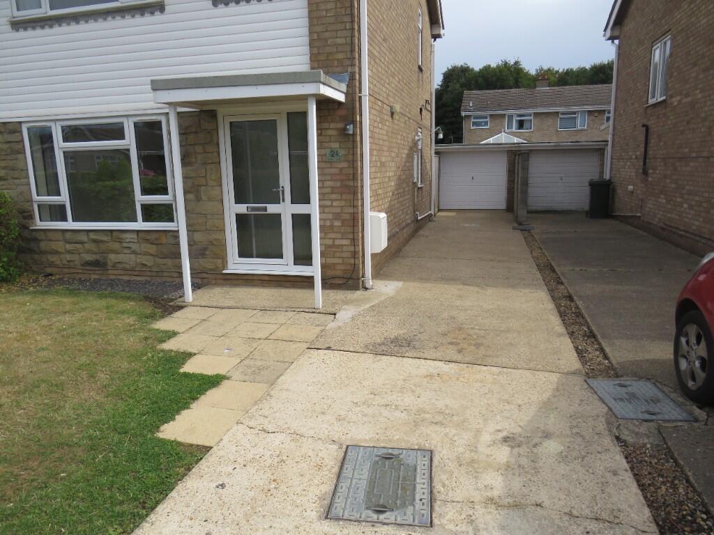 Driveway/Garage