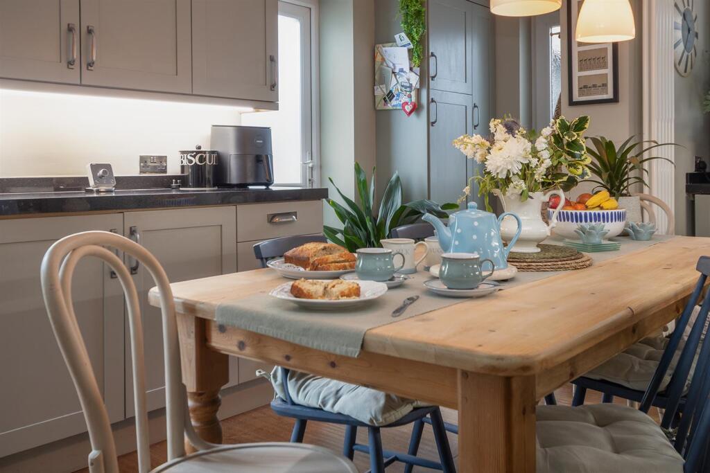 16 School Street, Church Lawford (15).jpg