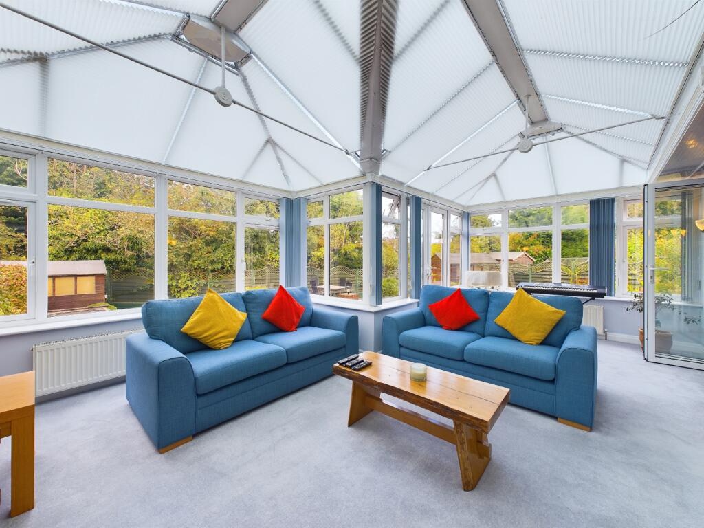 CAM03162G0-PR0165-STILL020