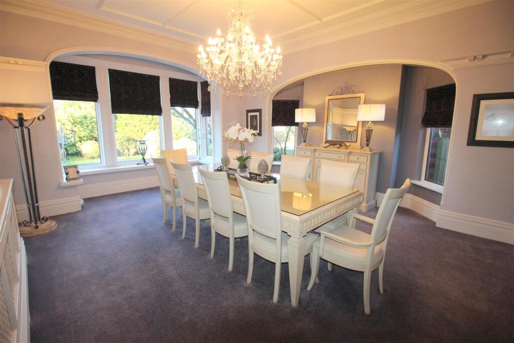 St Annes Road East, 200, dining room.JPG