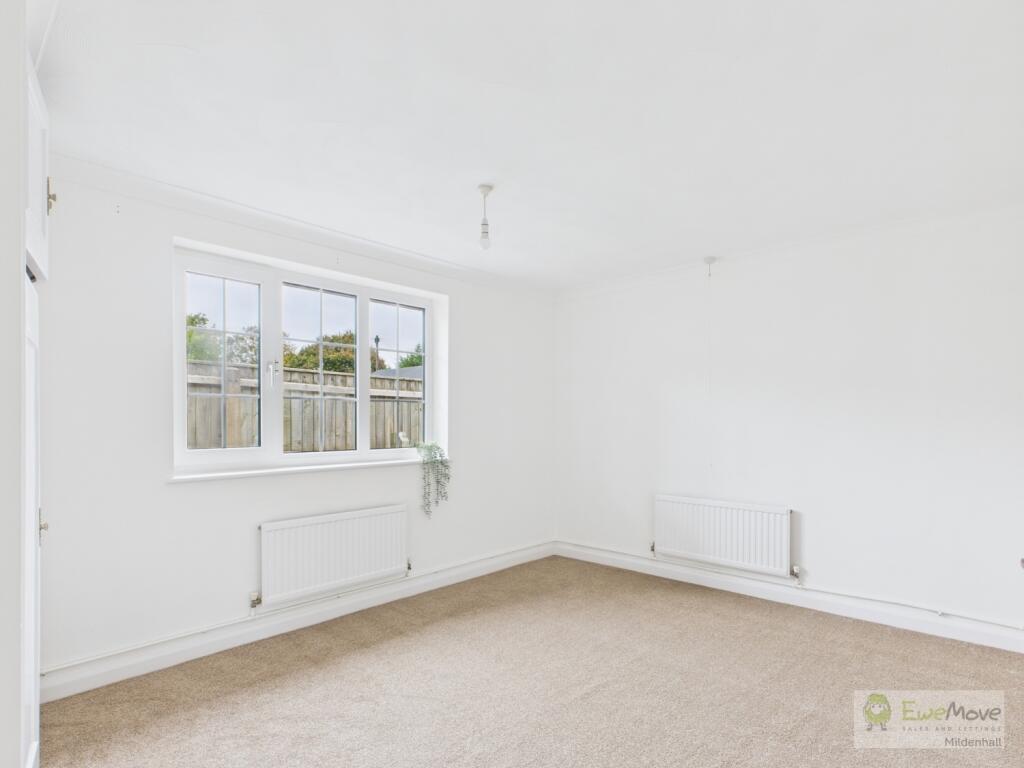 Thetford Road EweMove Mildenhall B1