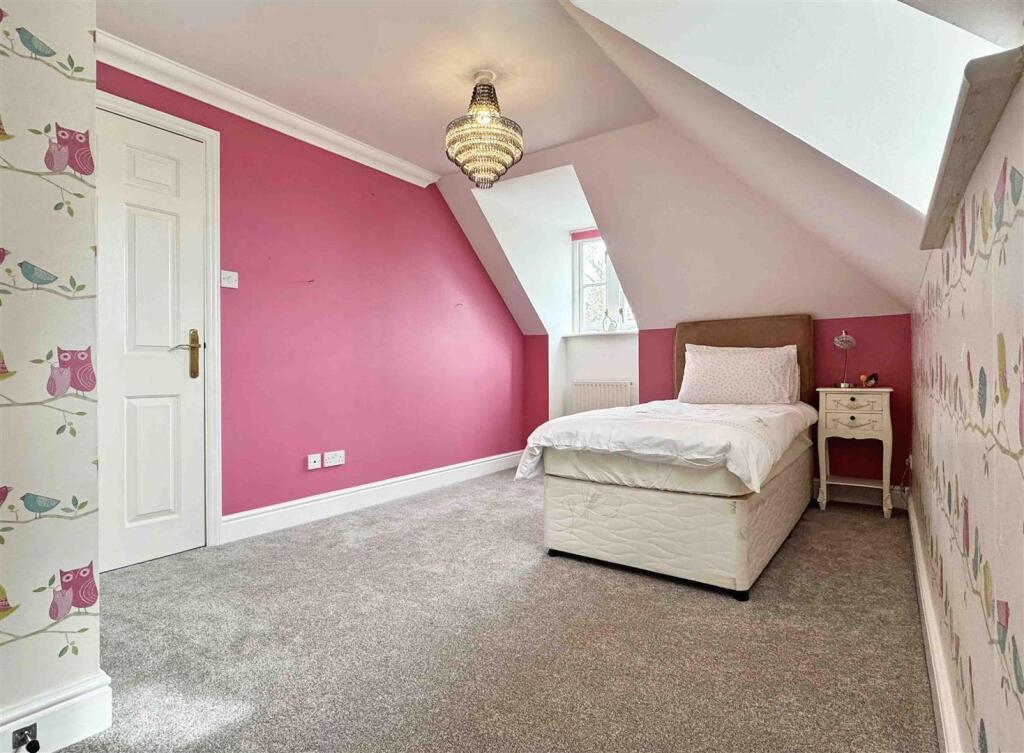 Bedroom 4.jpg