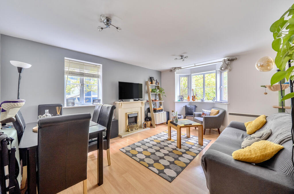 1365847-5-68ece23...