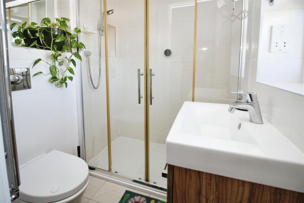 EN SUITE