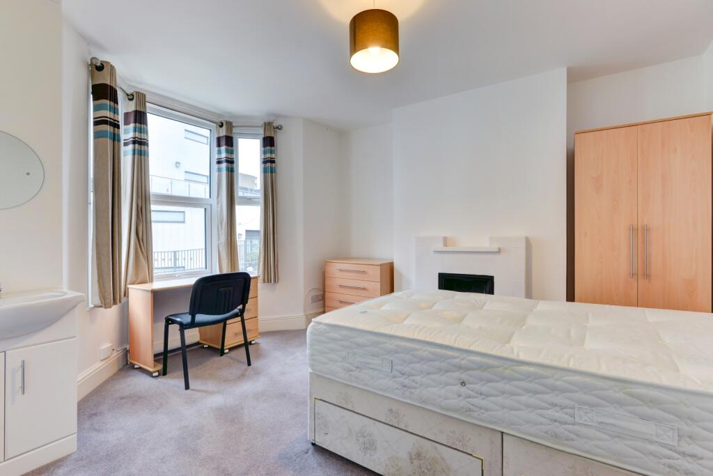 10 London Terrace Bedroom 1 (2)