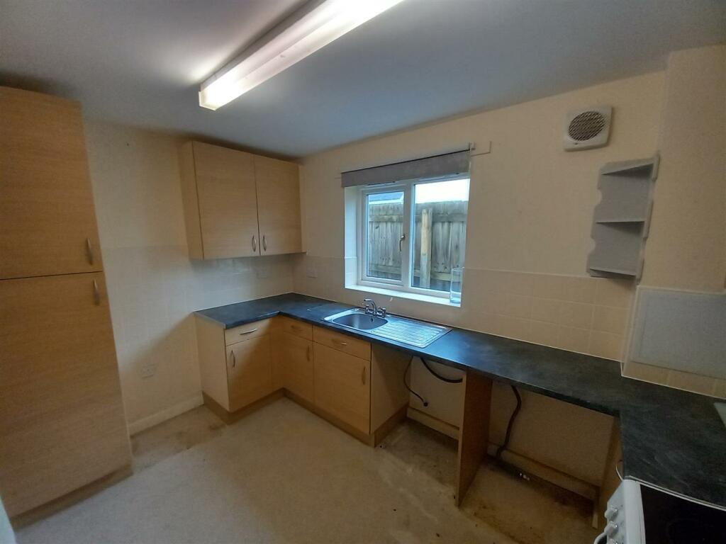 1 Kiln Close Kitchen.jpg