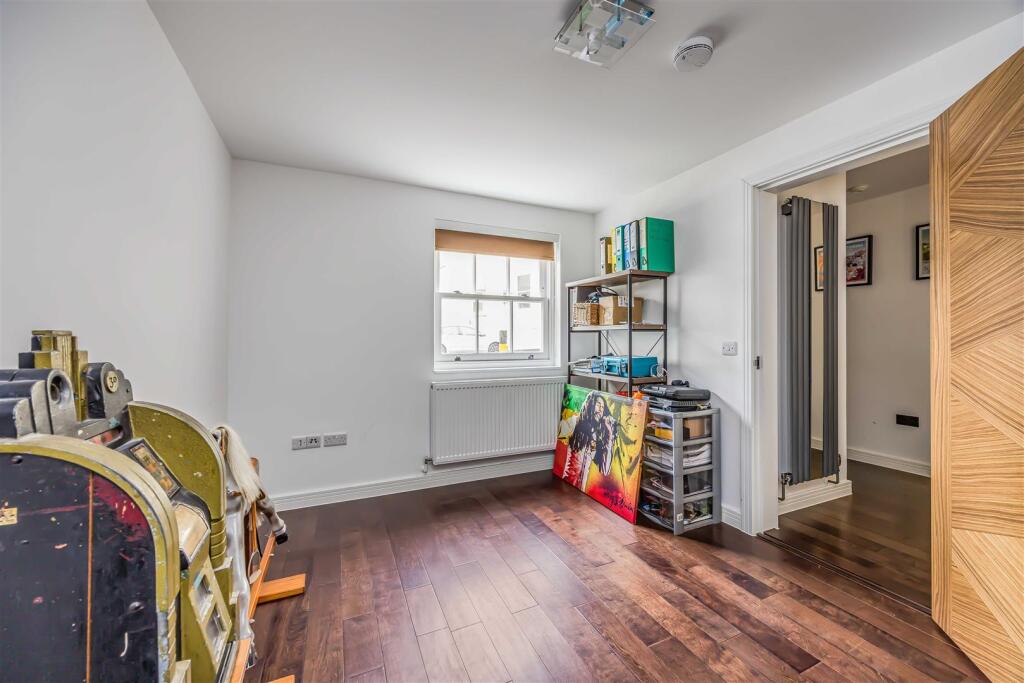 Apartment B, Clearwater Apartments, South Parade, 