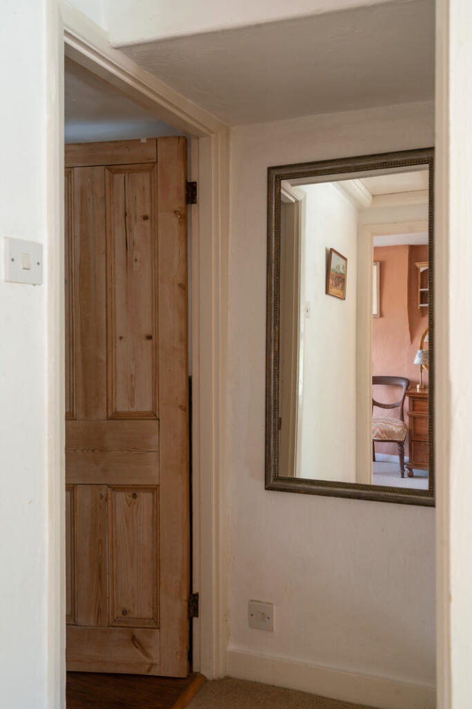 276858 - VILLAGE-STREET-PETERSFIELD-037.jpg