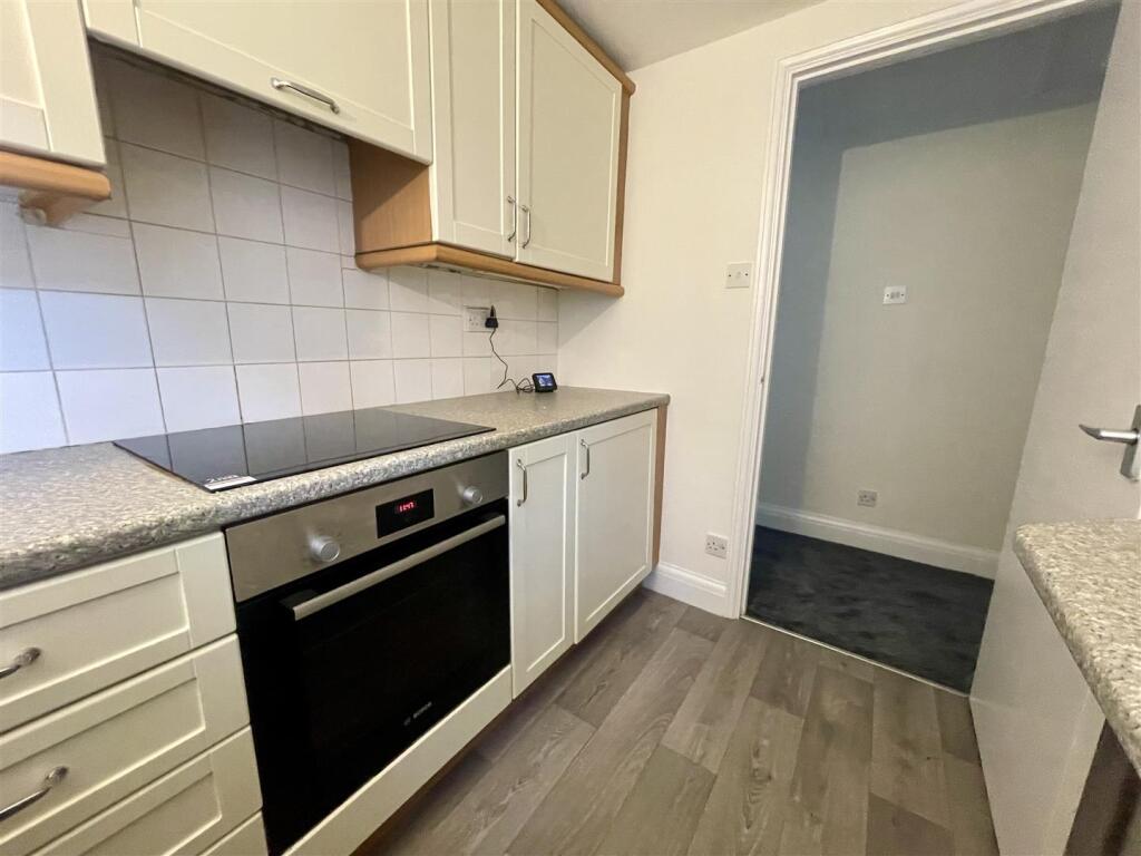 Kitchen 1.jpg