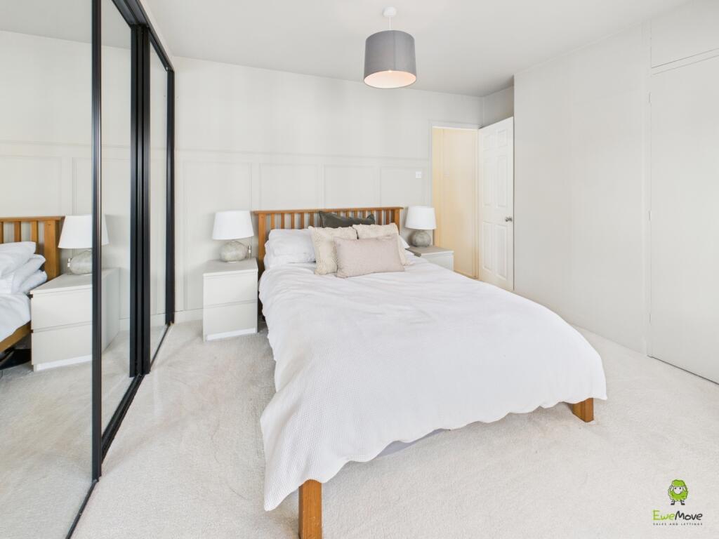 CAM03418G0-PR0191-STILL022