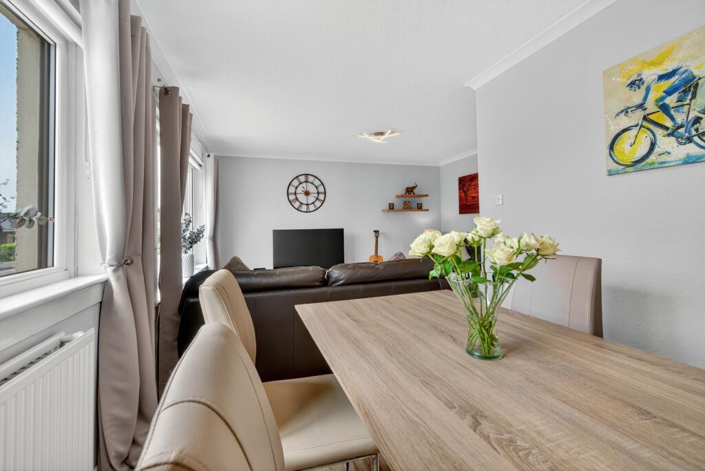 Lounge / Dining Area