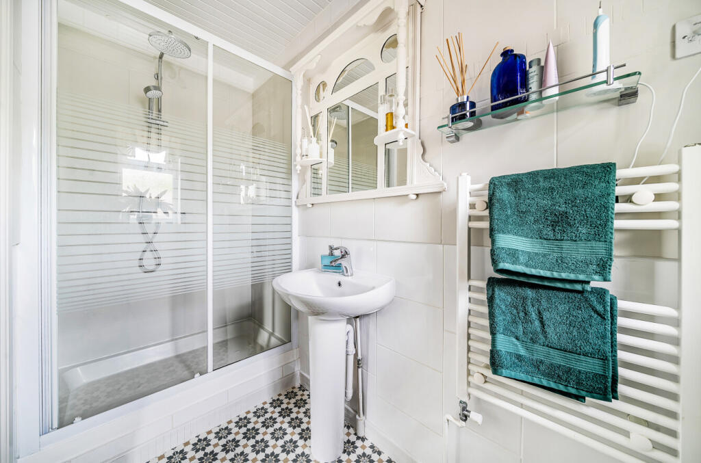 En Suite Shower Room