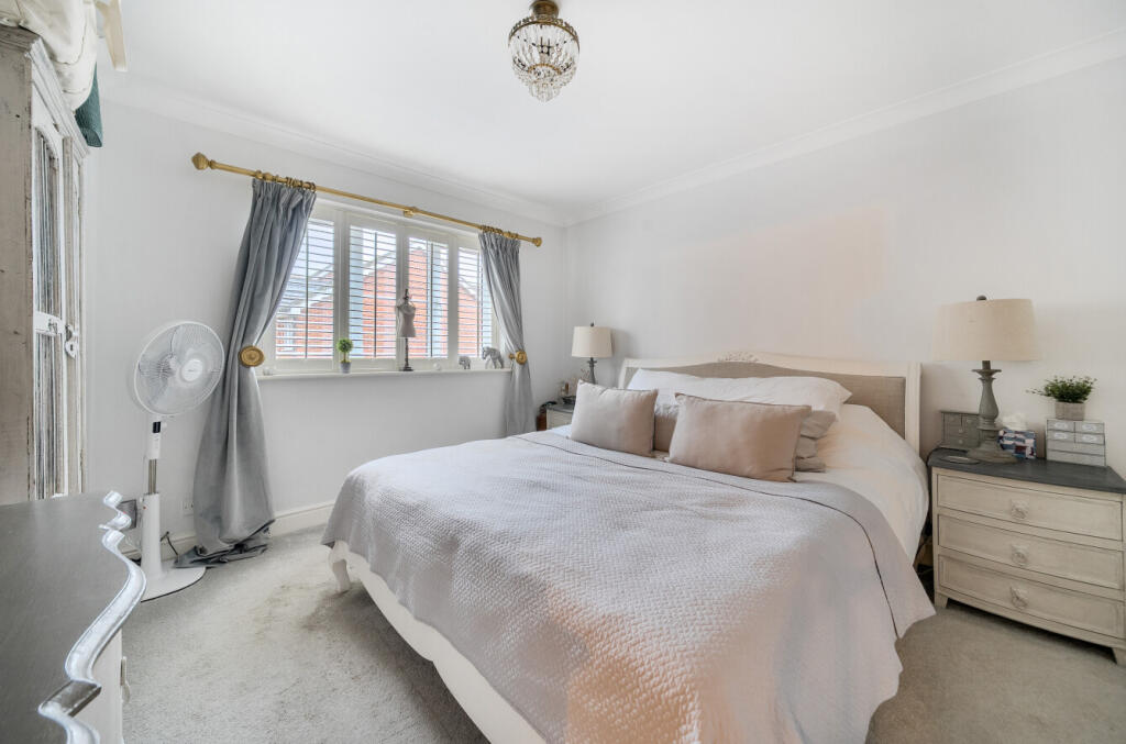 1386218-12-692d6e...