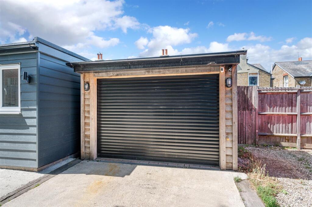 MIDDLE LANE (15).jpg