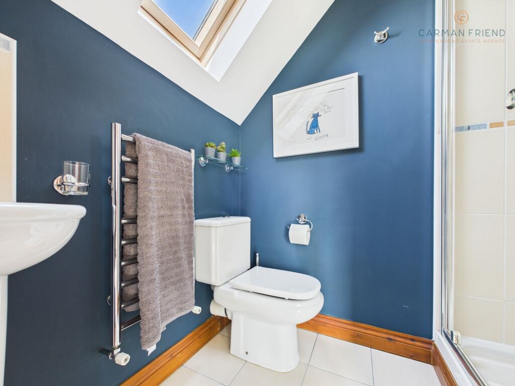 Ensuite to Bedroom 1