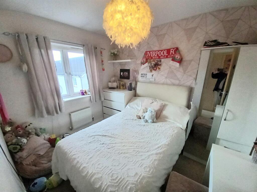 18 Donn gdns Bed 2.jpg