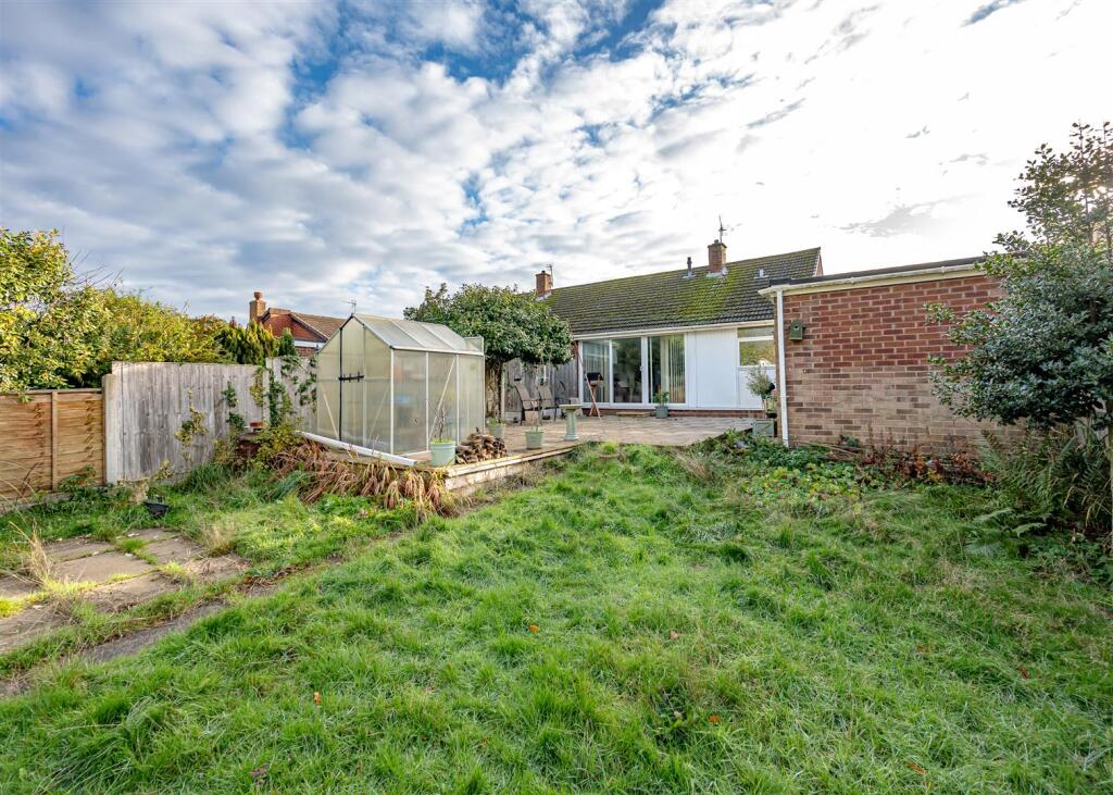 12a Blakeley Heath Drive-6.jpg