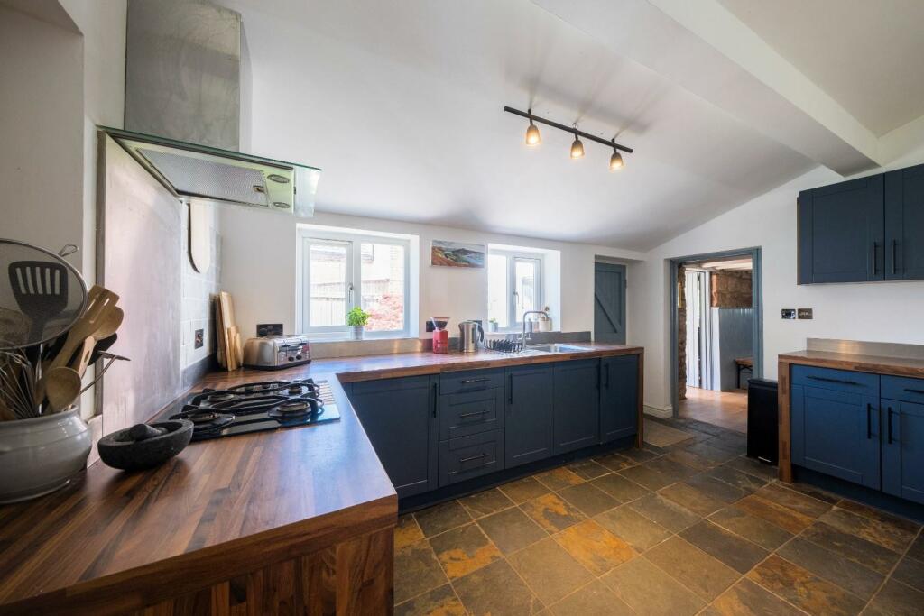 1 Beaconsfield Cottages-004.JPG