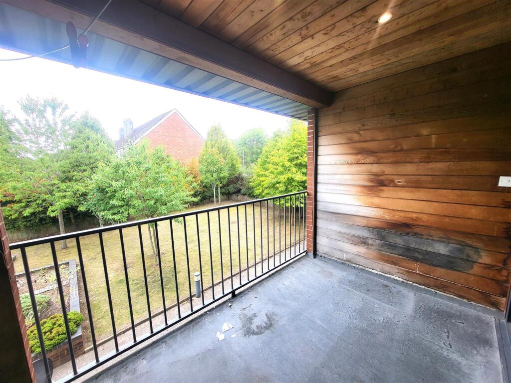 Exterior Balcony Pic 2