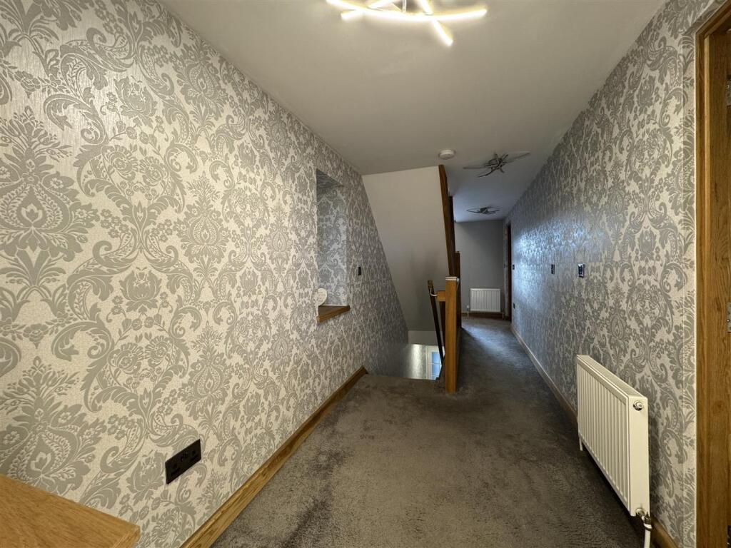 FIRST FLOOR LANDING
