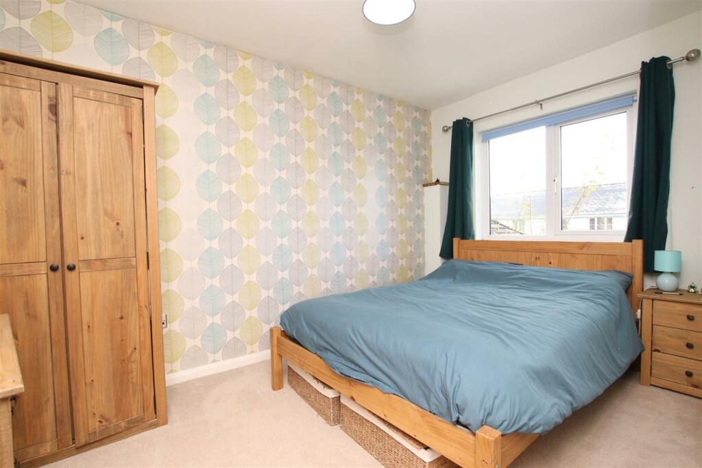 Bedroom 2.JPG