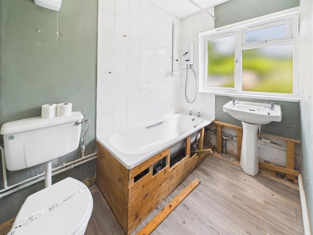 8 - Semi-detached House for Auction, Butcombe.jpg