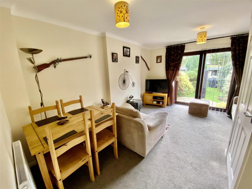 LIVING/DINING ROOM