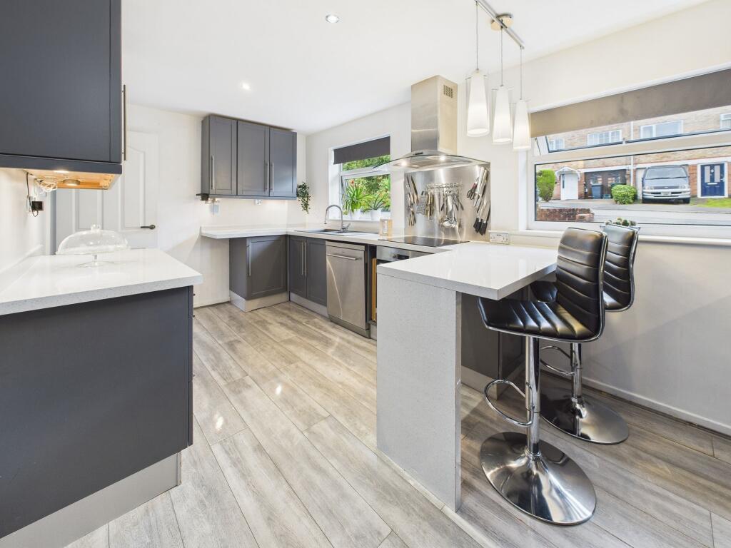 L shaped Dining Kitchen